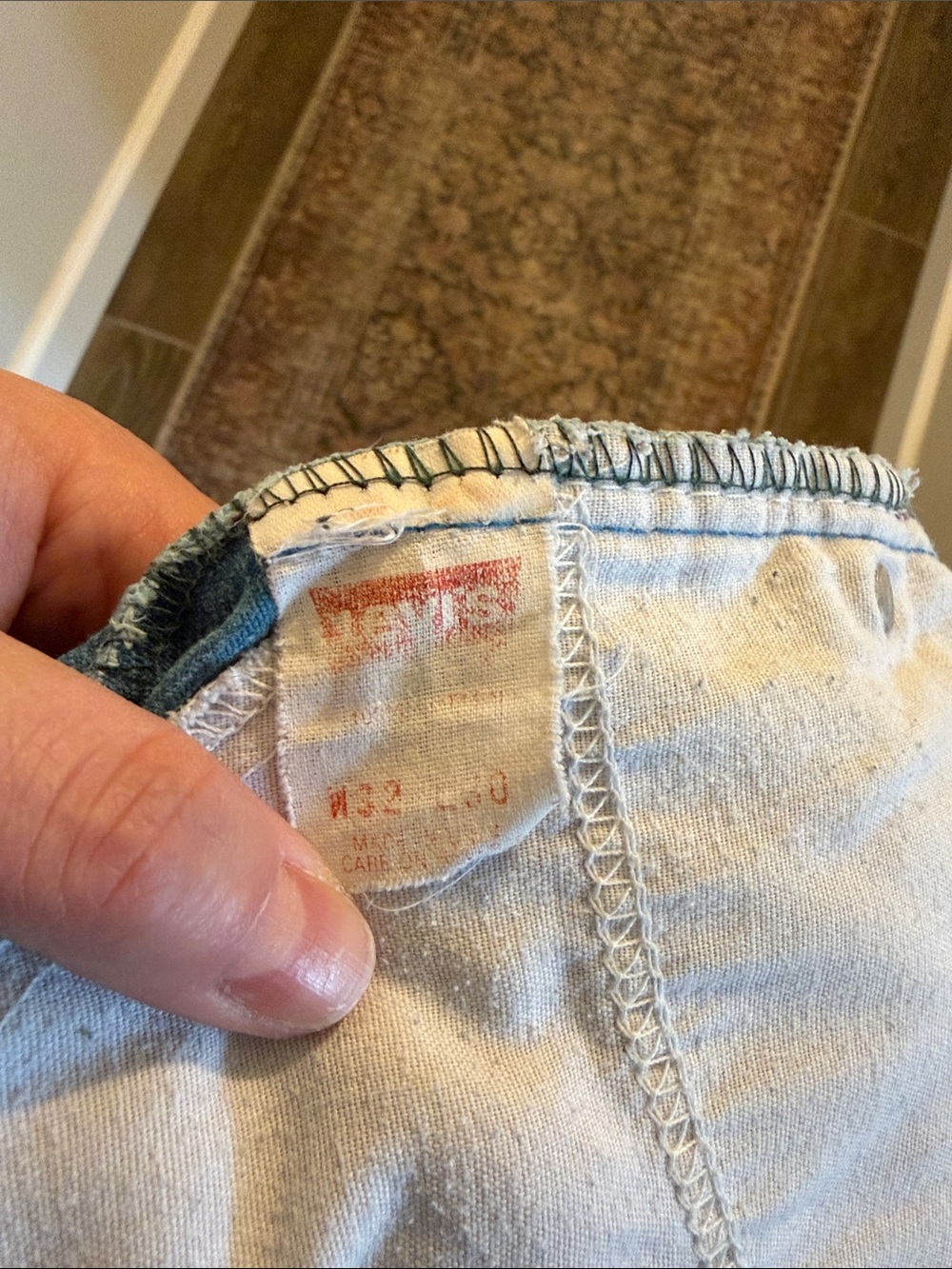 Vintage Levi’s 550 High-Rise Light Blue Jeans - Picture 4 of 5